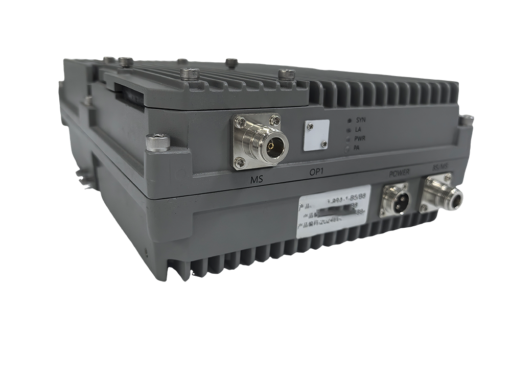  新荣三频手机信号接收器2000㎡