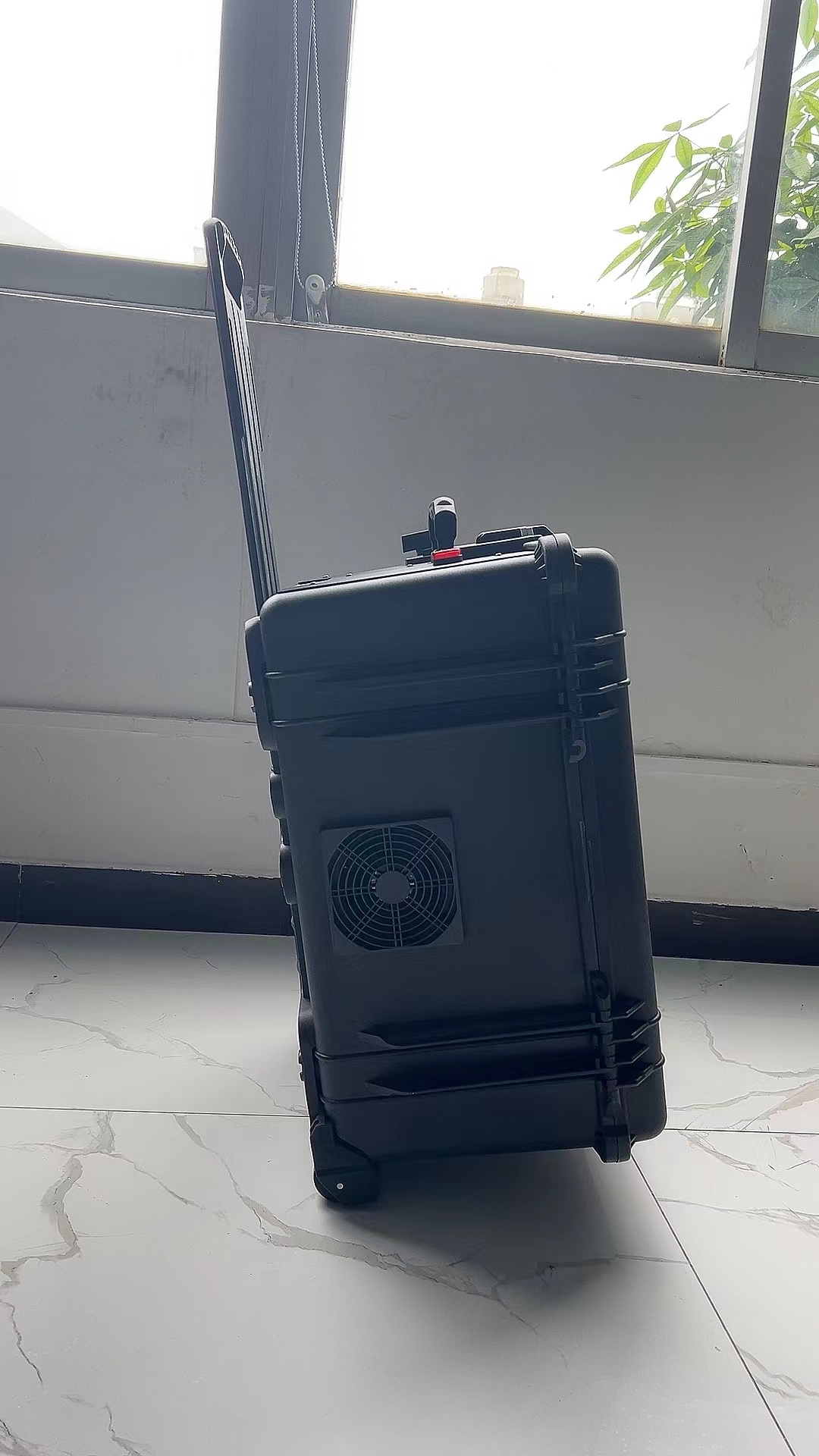 新荣手拉箱型移动通信干扰器